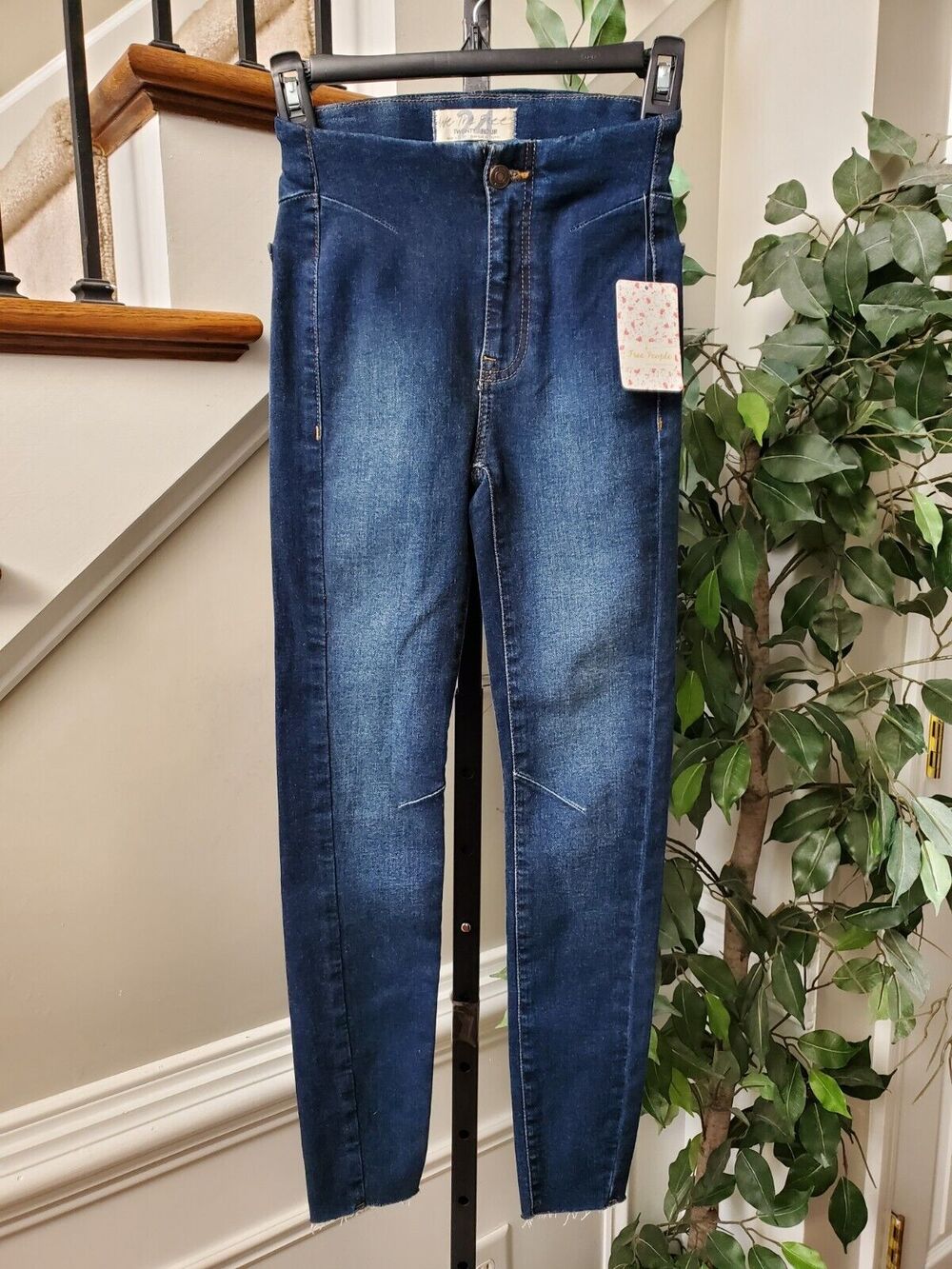 Free People Feel Like Sunshine Blue Denim Cotton Dark Wash Jeans Pant Size 24